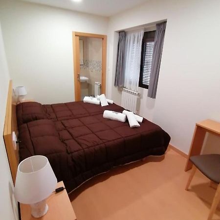 Hotel Hospedaxe Casa Avelina Palas de Rei Zimmer foto